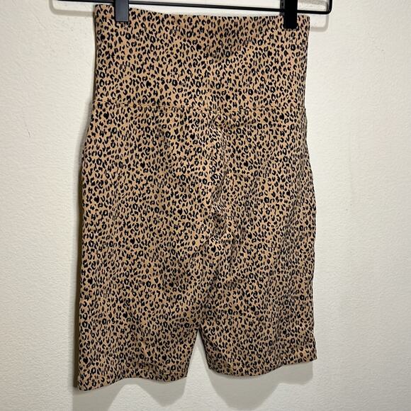 bp High Waist Bike Shorts in Tan Sketched Animal Leopard Print Size XS - Picture 4 of 5